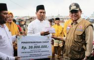 Bupati Inhil H.M Wardan Tunjau Dan Serahkan Bantuan Korban Kebakaran Di Desa Panglima Raja Kecamatan Concong