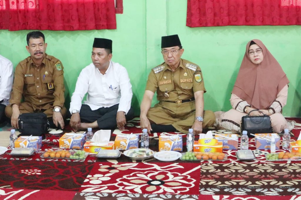 Realisasikan Nilai nilai Al Quran yang Hakiki dikatakan Bupati H.M.Wardan saat menghadiri Syukuran Kelas Tahfidz SMPN 1 Tembilahan