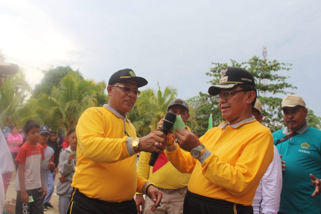 Bupati HM. Wardan Lepas Jalan Sehat Kerukunan dalam rangka Peringatan HAB Ke-77 Kementerian Agama Tahun 2023