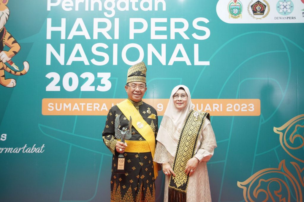 Penghargaan Anugrah Kebudayaaan PWI tahun 2023″ diterima langsung Bupati Inhil H.M.Wardan di hadapan Presiden RI