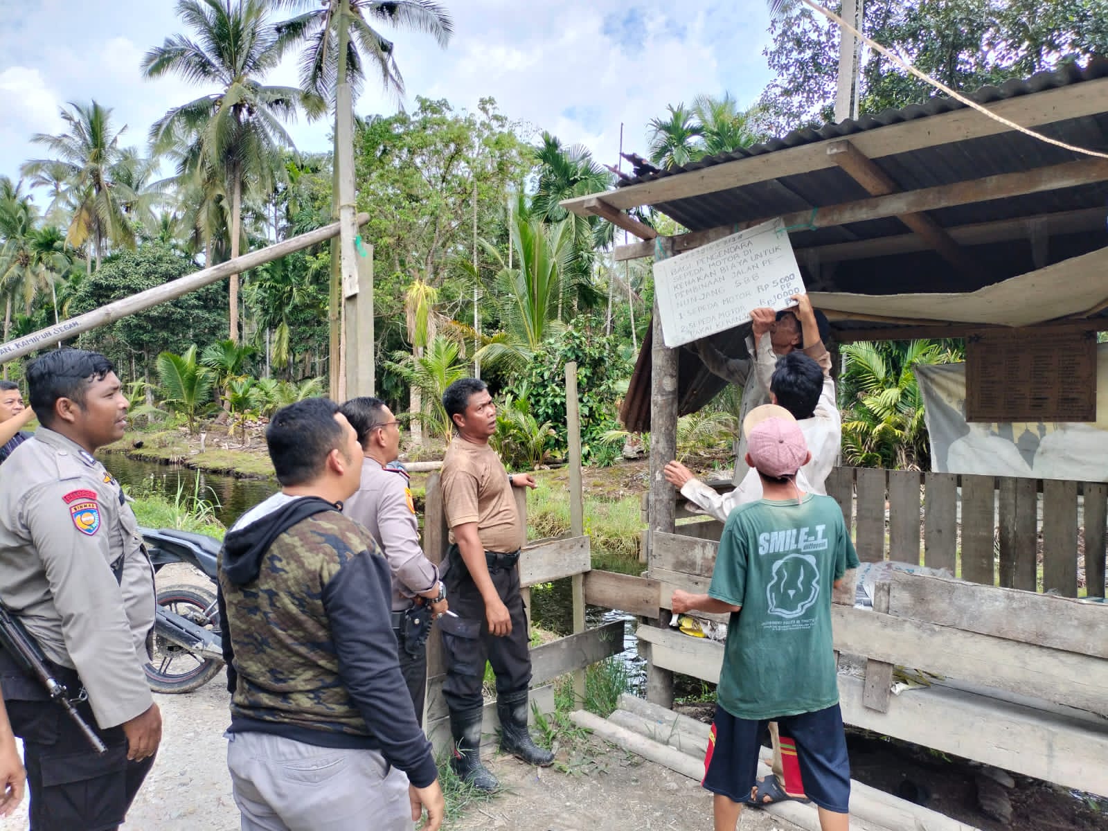 Ada Pungli dan Palang Jalan di Desa Tasik Raya, Kapolsek Batang Tuaka Turun Langsung ke Lokasi