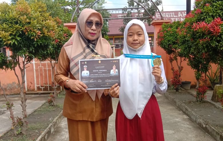 Juara I dan Riah Mendali Emas Karate