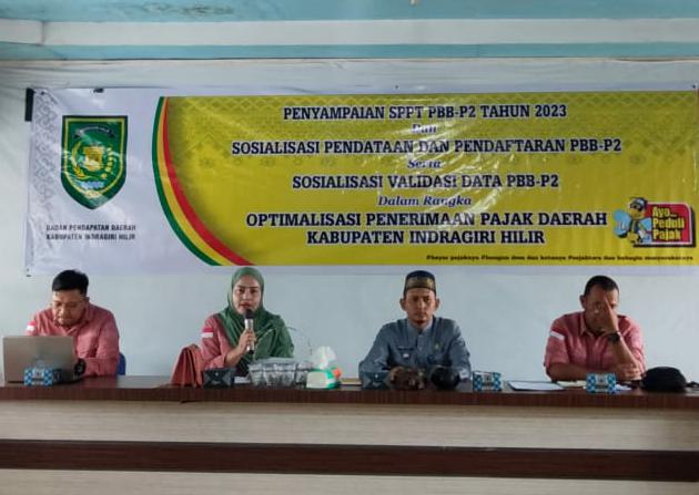 Camat Keritang Ajak Lurah / Kades dan Warganya Taat Pajak Demi Pembangunan