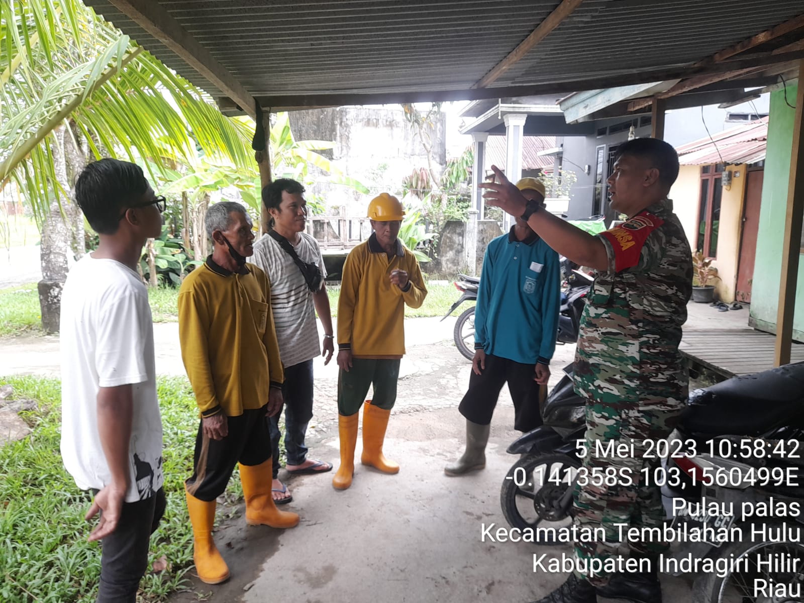 Sertu Suherman terapkan pembinaan kampung Pancasila lewat karya bakti