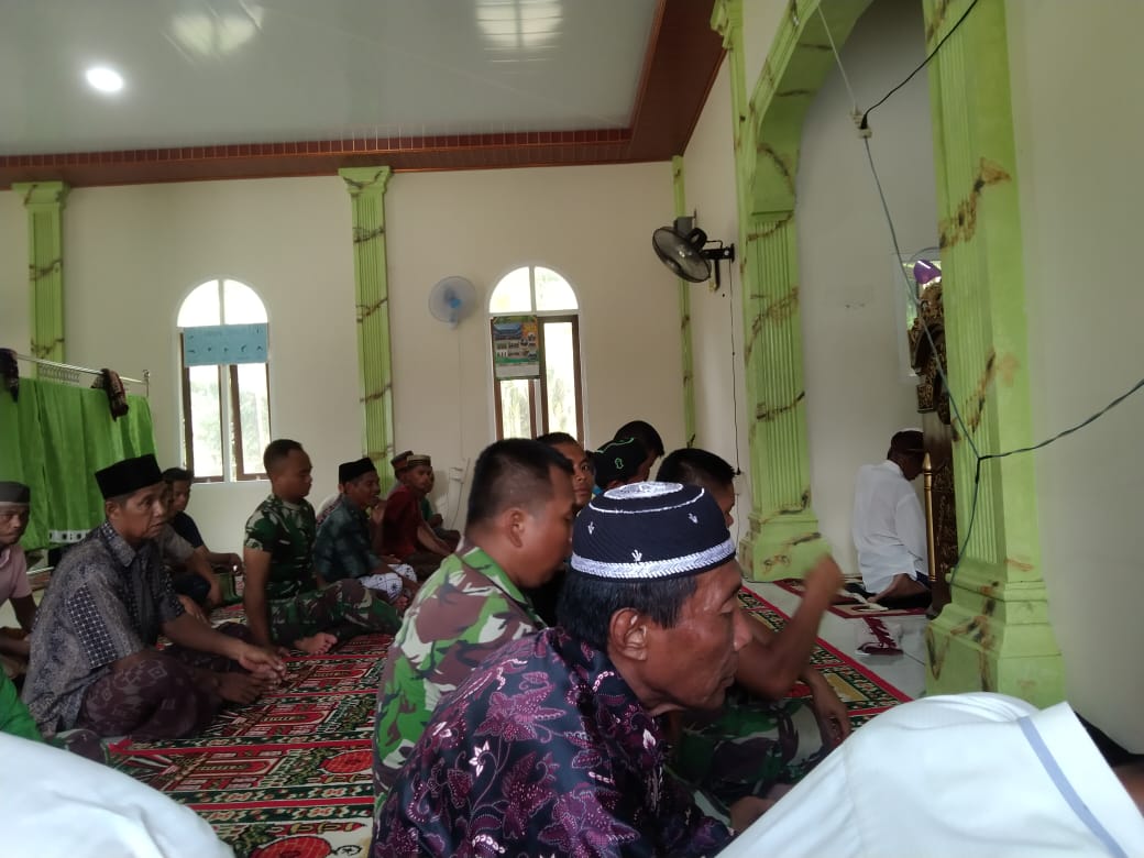 Ditengah Padatnya Aktifitas,Satgas TMMD Menyempatkan Sholat Dzuhur Berjamaah