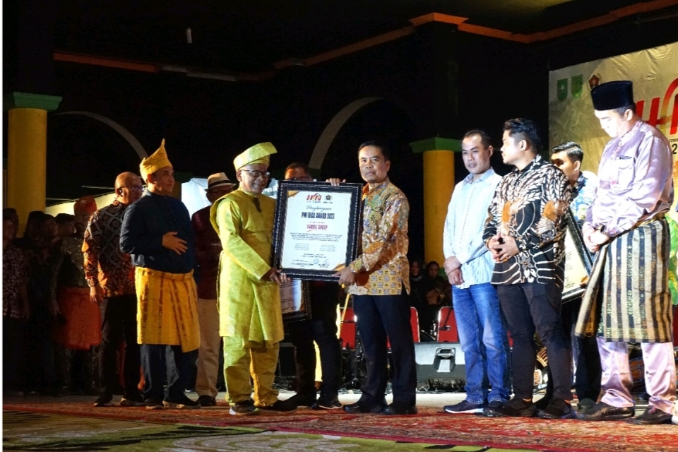 Sambu Group Raih Penghargaan PWI Riau Award 2023