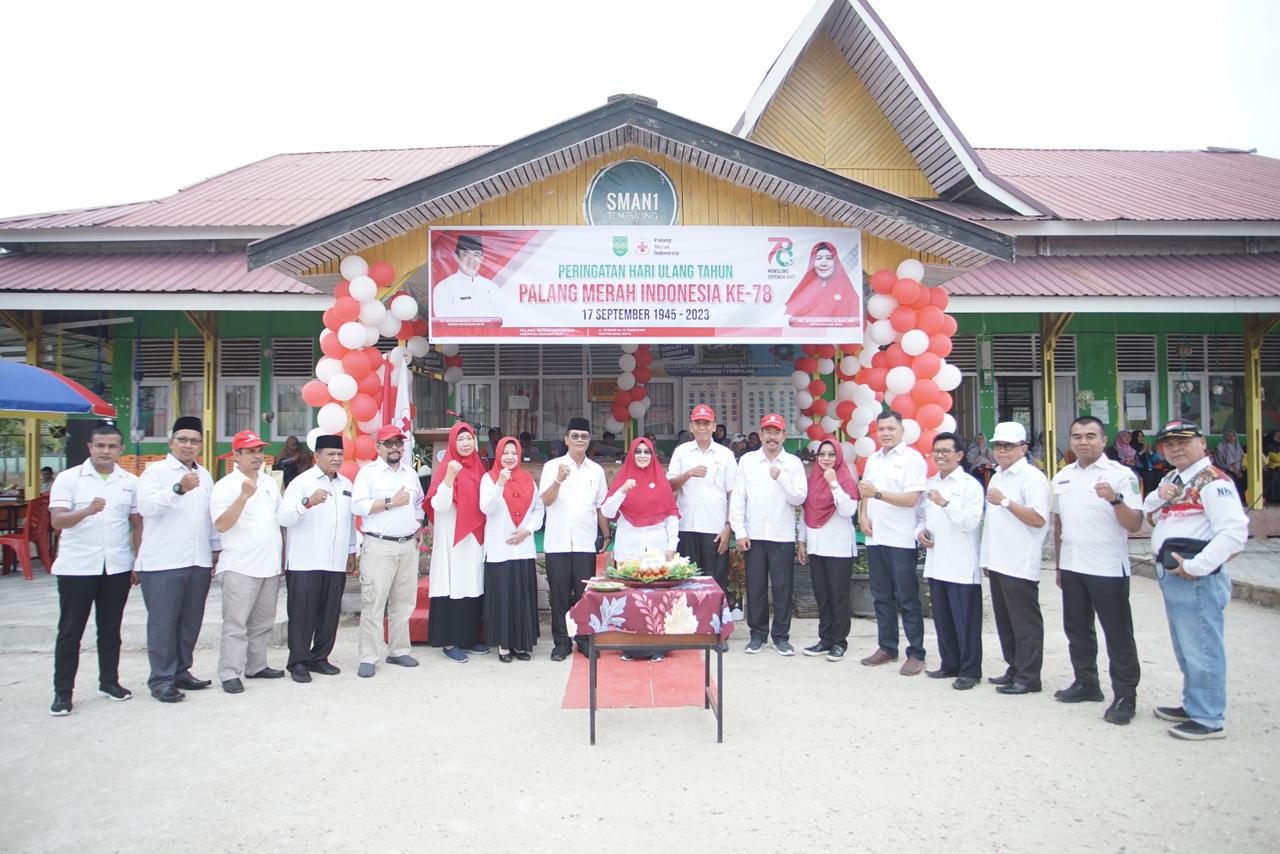 Ketua PMI Inhil Ajak Generasi Jadipan Penolong Sepenuh Hati di SMAN 1 Tempuling