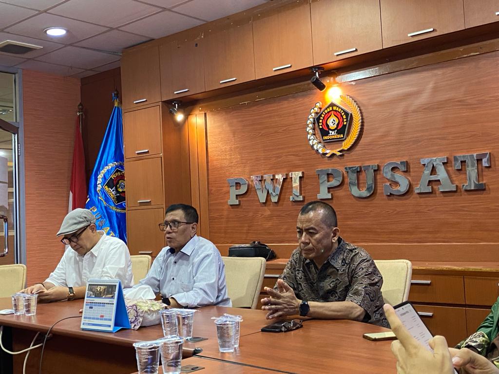 Rapat Perdana Seluruh Pengurus Baru PWI, Henry CH Bangun: Saling Kenal dan Bekerjasama dengan Baik