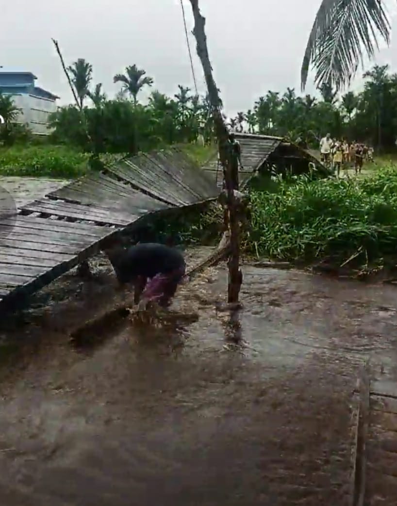 Diduga Akibat Tanggul PT. GIN Jebol, 2 Unit Jembatan Warga Desa Bantaiyan Rusak Parah