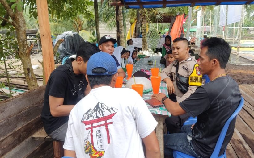 Terus Bergerak Bhabinkamtibmas Desa Belaras Demi Sosialisasi Pemilu 2024 Damai