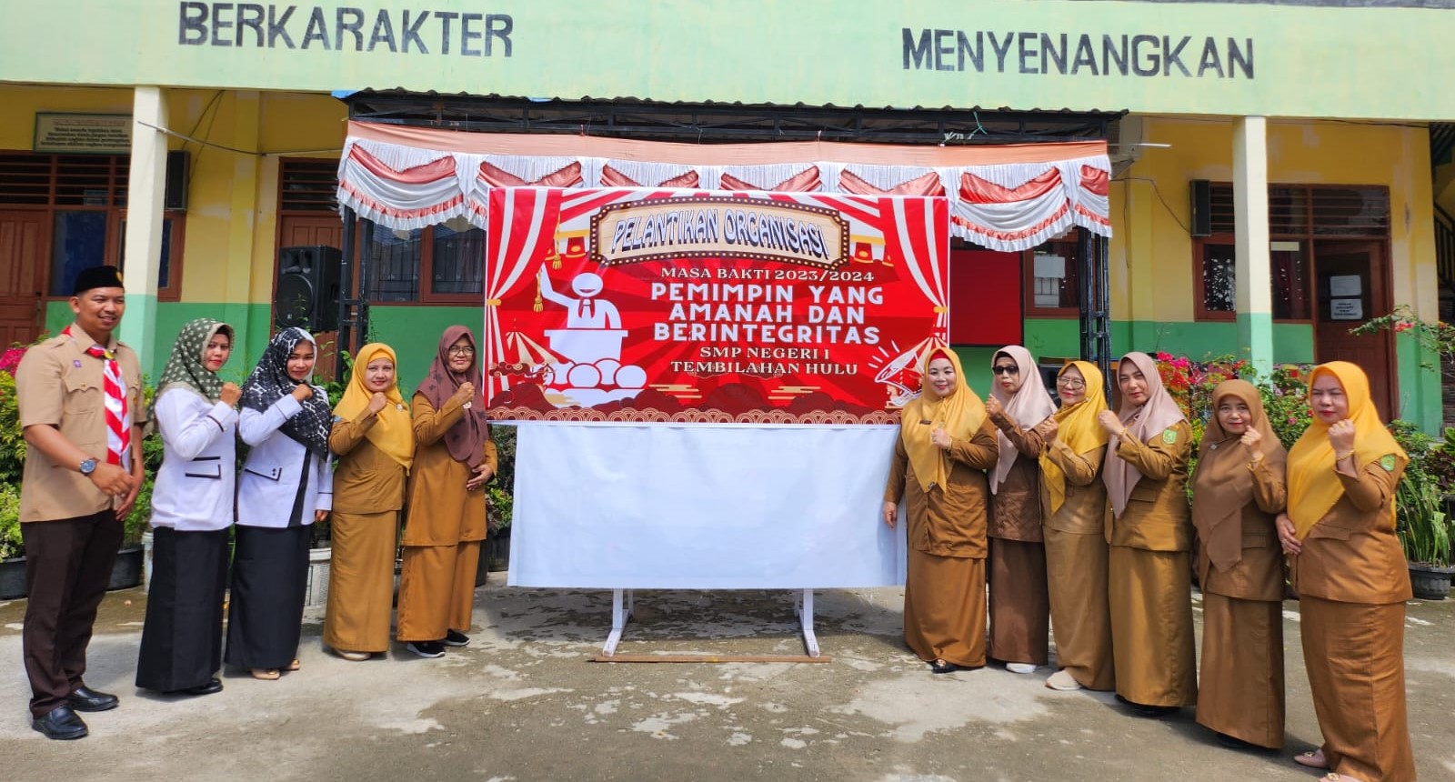 Hasil IKM, Kepala Sekolah Resmi Melantik Pengurus Osis SMPN 1 Tembilahan Hulu