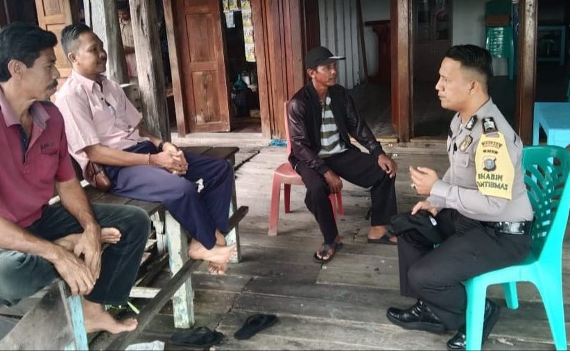Bersama Ciptakan Pemilu Damai, Bhabinkamtibmas Desa Igal Sosialisasi ke Warga