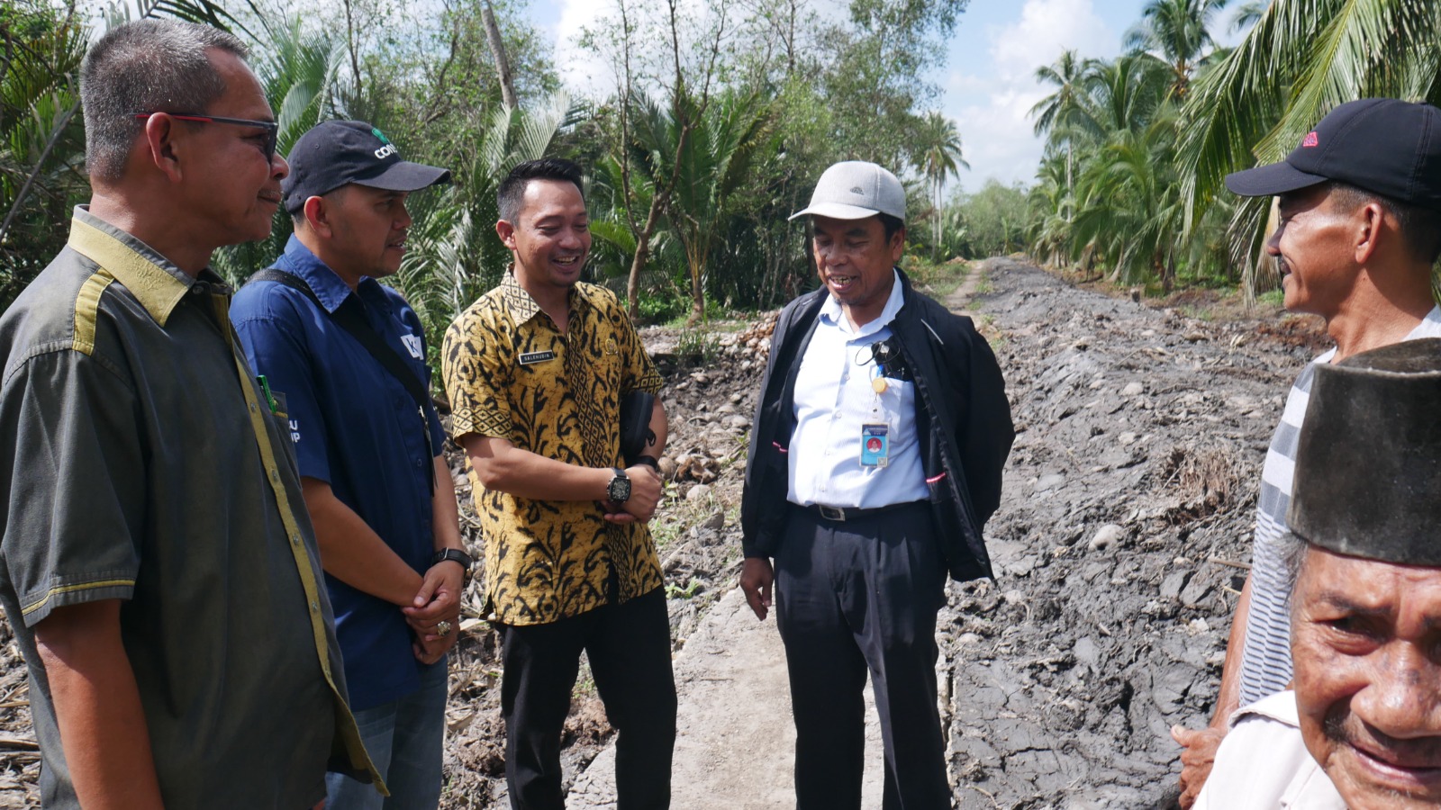 Sambu Group Bangun Tanggul 7 KM Di Desa Penjuru