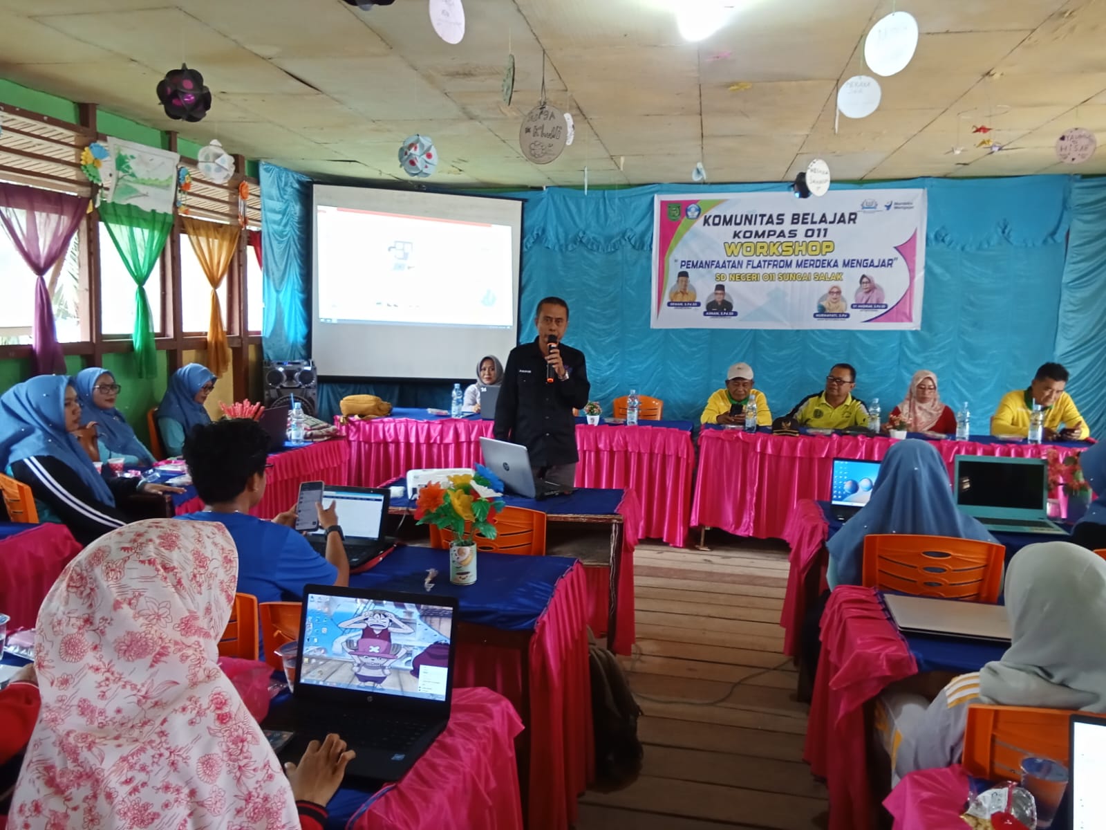 Tingkatkan Komptensi Guru dan Kepsek, SDN 011 Sungai Salak Gelar Worshop