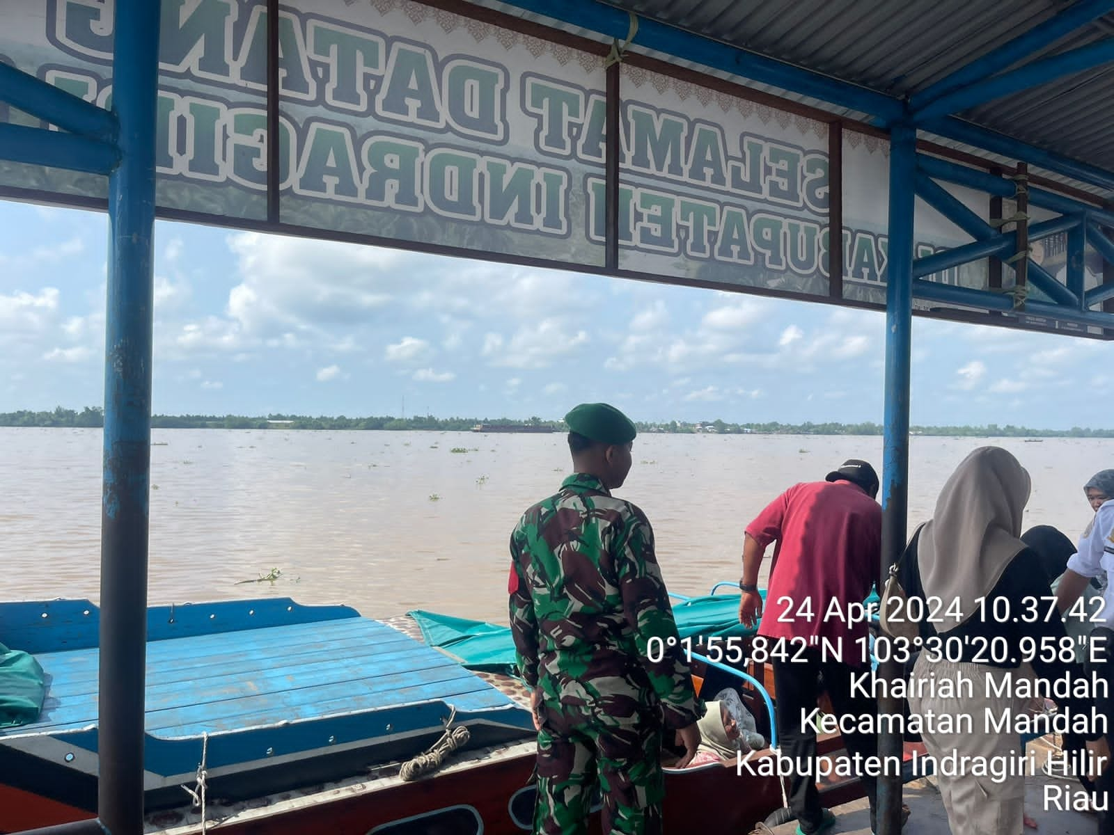 Babinsa Mandah Pantau Kondisi Terkini Pelabuhan Penumpang