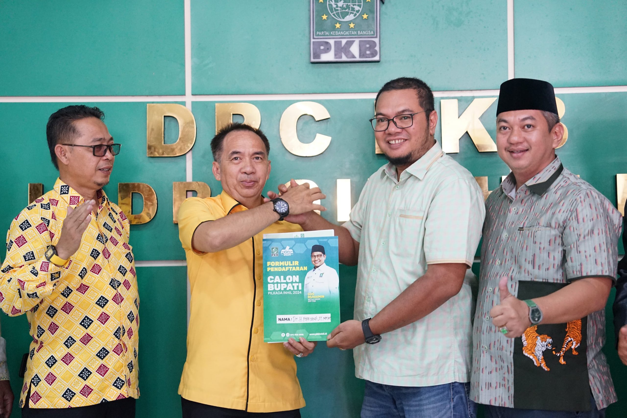 Bang H. Ferry Jadi Pendaftar Pertama yang Mengembalikan Formulir Calon Bupati Inhil Melalui PKB