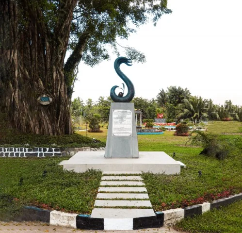 Untuk Mengingat dan Menghormati Warisan Kontribusi Mendiang Tay Juhana, Sambu Group Resmikan Monumen Pelopor Sejati