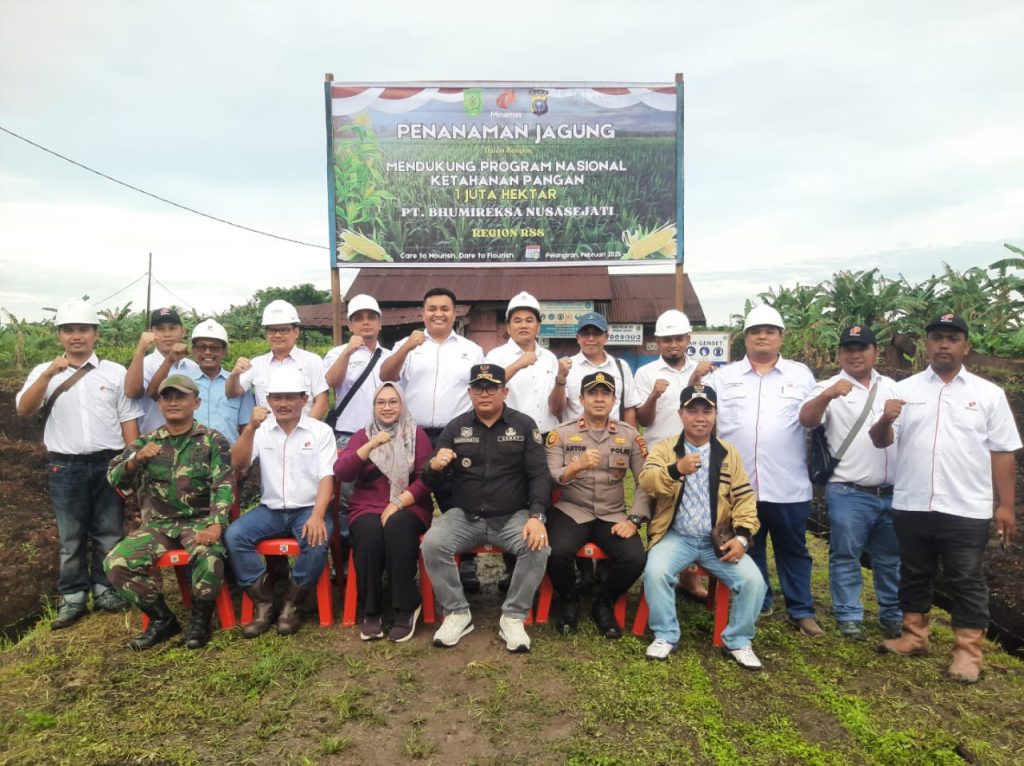 Kapolsek Bersama Forkopincam Pelangiran Sukseskan Penanaman Jagung Serentak 1 Juta Hektare