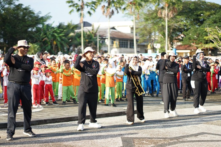 upati Inhil Ajak Maju Bersama dalam Pendidikan Hebat dan Sehat pada Peringatan Hari Pendidikan Nasional 2025