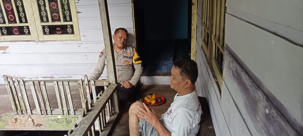 Lewat Giat Door To Door System, Babhinkamtibmas Polsek Pulau Burung Tingkatkan Kesadaran dan Partisipasi Masyarakat dalam Menjaga Kamtibmas 