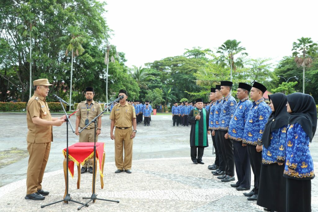 Pelantikan ASN di Inhil: Bupati Herman Serahkan SK kepada 966 Pegawai Baru untuk Meningkatkan Kinerja Pemerintahan