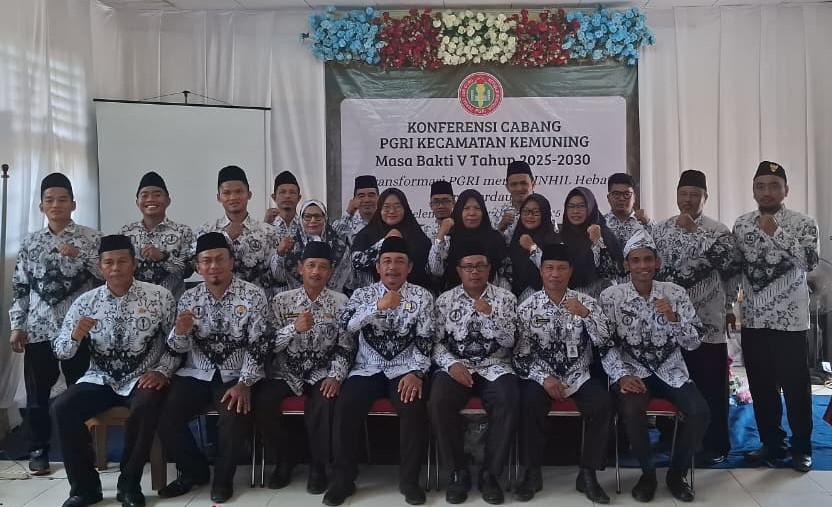 Wakil Ketua III PGRI Inhil, Agus Purwanto SPd Lantik Pengurus PGRI Kemuning Terpilih Periode 2025-2030