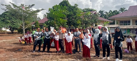 Bhabinkamtibmas Polsek Pulau Burung Gelar Sosialisasi Green Policing Generasi Gen Z di SDN 009 Desa Bukit Sari Intan Jaya