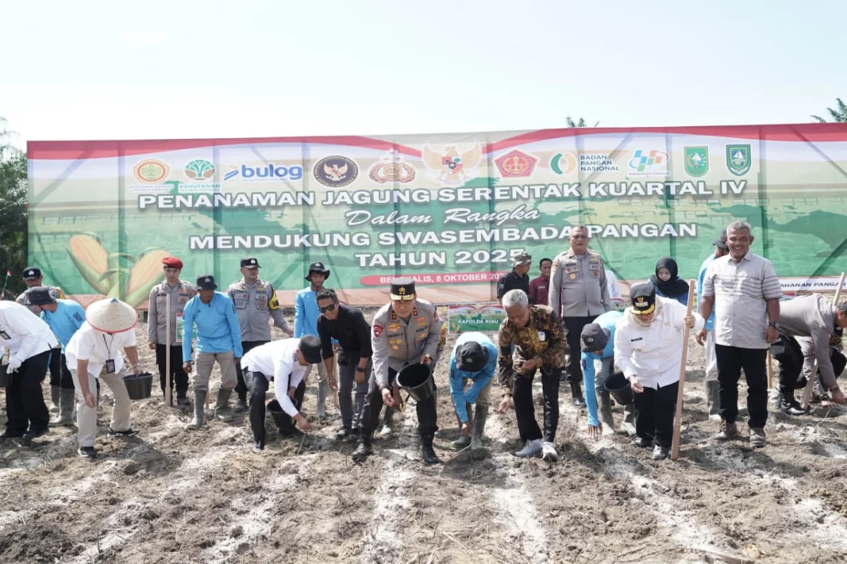 Kapolda Riau Pimpin Penanaman Jagung Serentak Kuartal IV