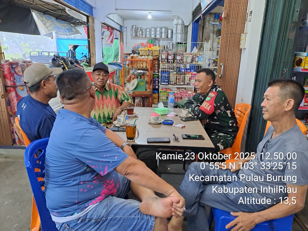 Babinsa Koramil 11/Pulau Burung Perkuat Sinergi TNI dan Masyarakat