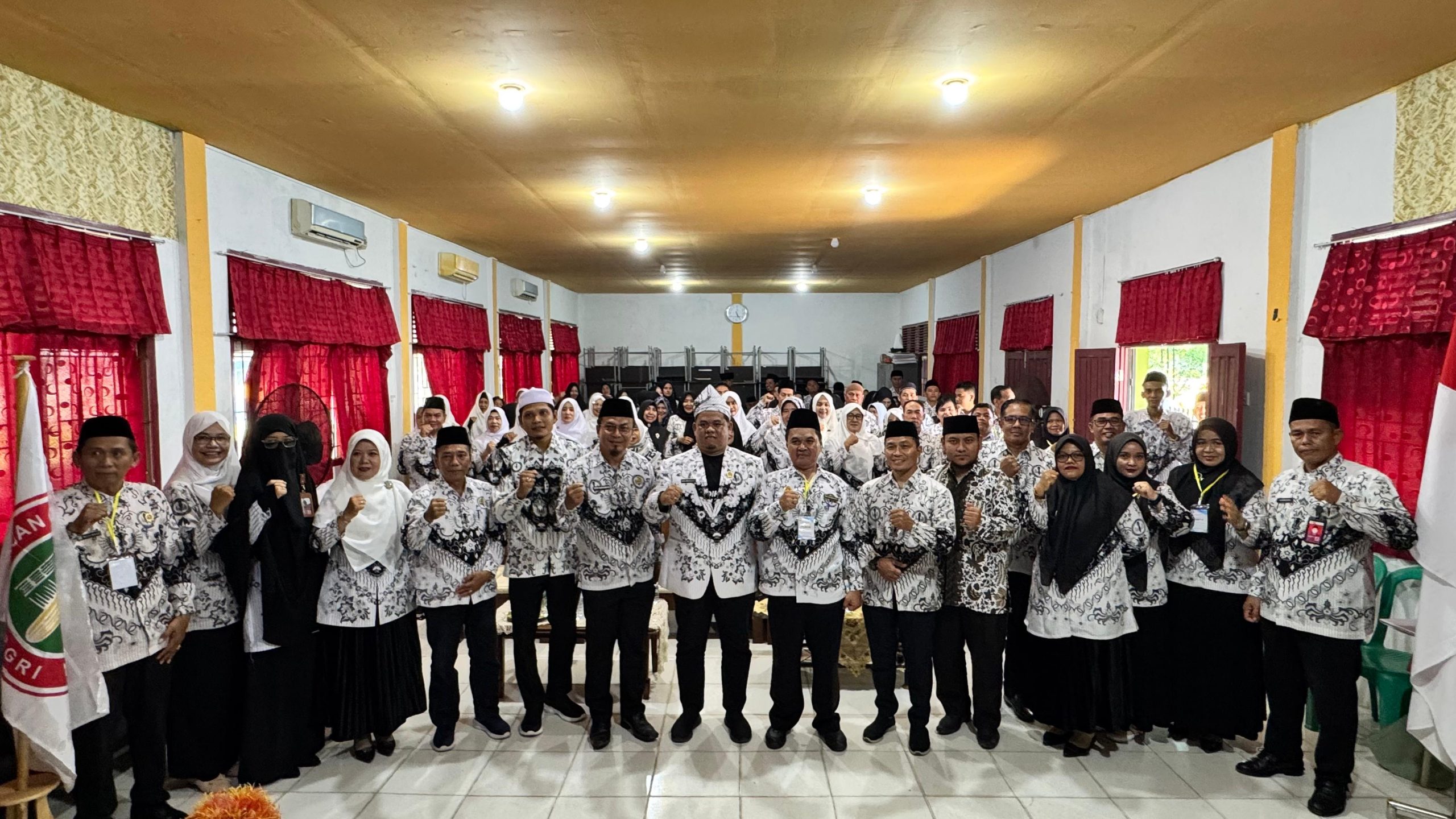 Wina Yunita, S.Pd., M.Pd., Terpilih Secara Aklamasi Menjadi Ketua PGRI Tembilahan Periode 2025-2030