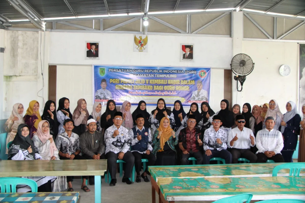 Penuh Berkah, PGRI Tempuling Peduli Jilid V kembali Hadir Bantuan Sembako Bagi Guru Honor