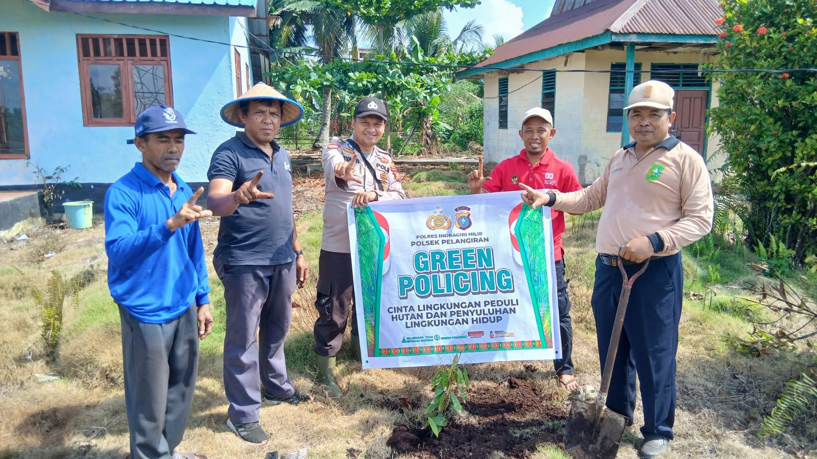 Polsek Pelangiran Gaungkan Green Policing, Babinkantibmas Tanamkan Cinta Lingkungan Sejak Dini