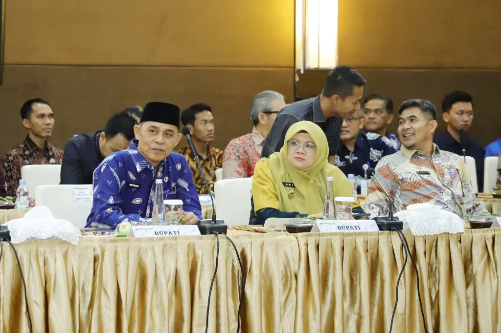 Bupati Inhil Hadiri Kunjungan Kerja Komisi II DPR RI di Pekanbaru, Bahas Peran BUMD dalam Perekonomian Daerah