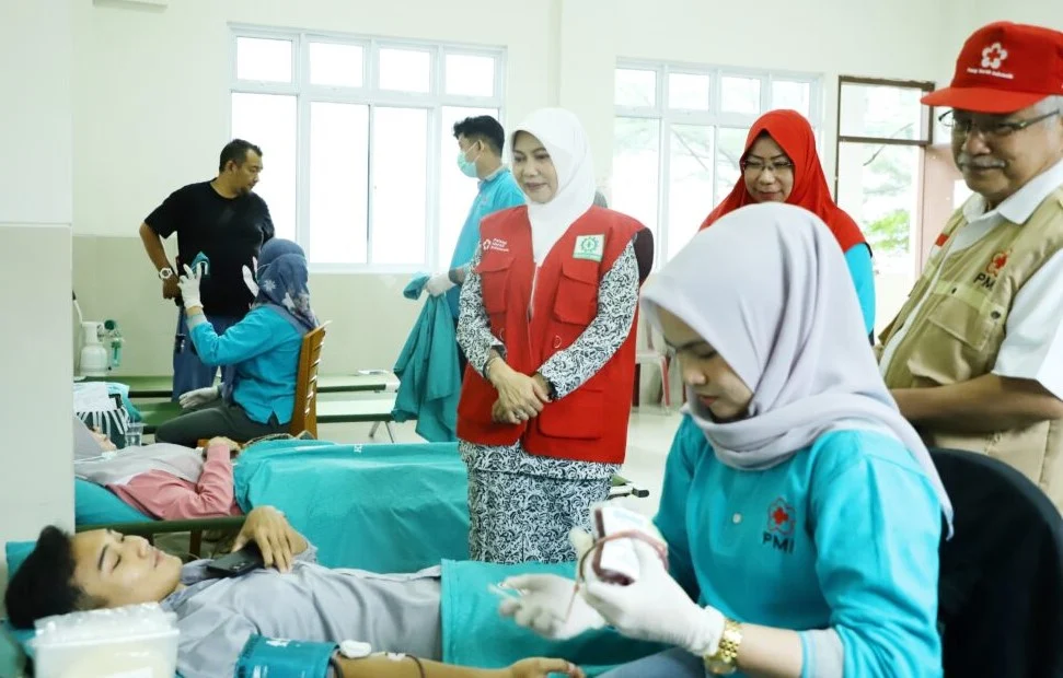 Ketua PMI Kab. Inhil Hj. Katerina Susanti Herman Ajak Masyarakat Peduli Lewat Donor Darah dan Bazar Vegetarian