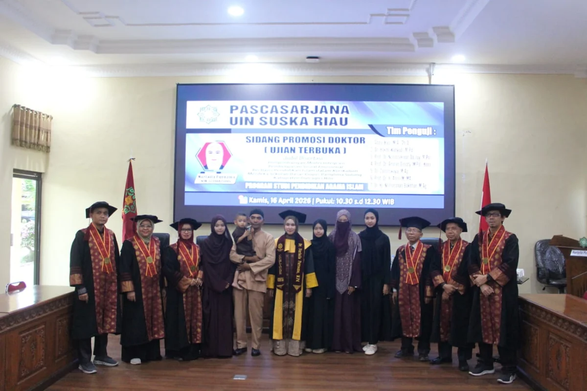 Karya Penelitian Cikgu Laila Berhasil Mengantarkannya pada Gelar Doktor Tembilahan. 