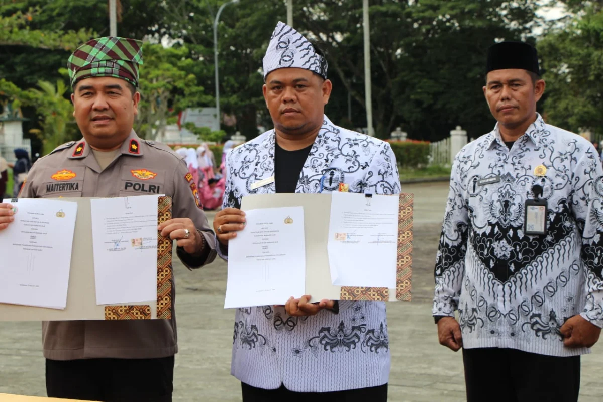Kado Hardiknas 2026, Ketua PGRI dan Kapolres Inhil Teken MoU Perlindungan Guru