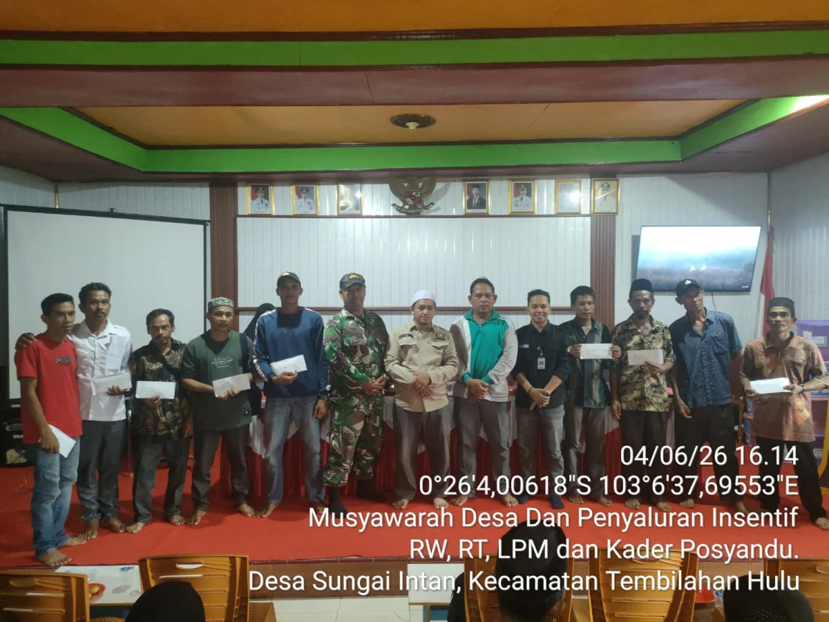 Musyawarah Desa dan Penyerahan Insentif, Pemdes Sungai Intan Apresiasi Dedikasi RW, RT dan Kader Kesehatan
