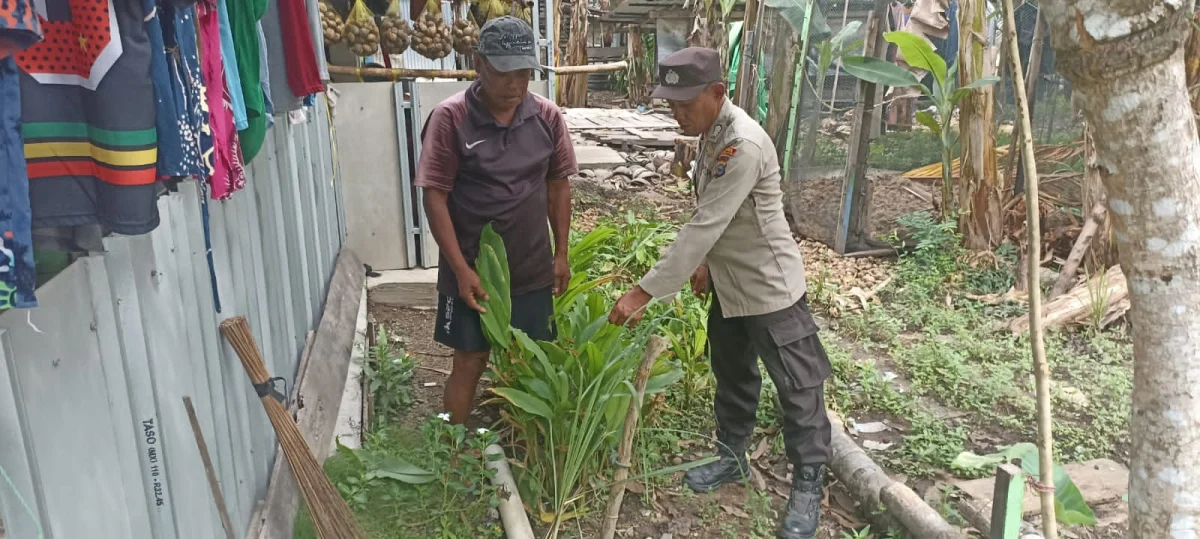 Bhabinkamtibmas Polsek Enok Tingkatkan Budidaya Tanaman Obat Keluarga untuk Dukung Kesehatan Masyarakat