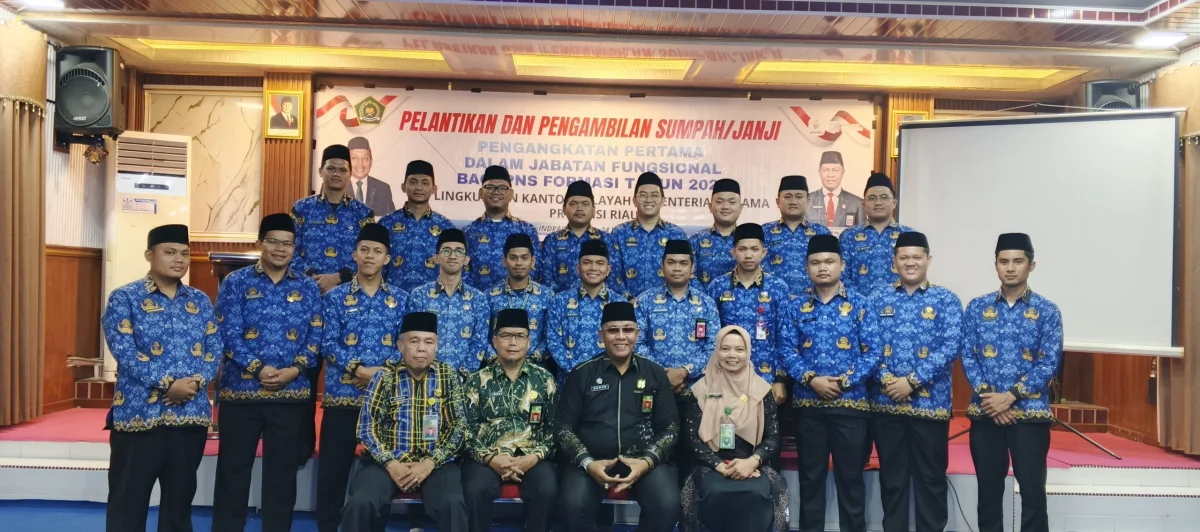 Sebanyak 19 PNS Kemenag Inhil Resmi Dilantik Jabatan Fungsional, Kakan Kemenag Tekankan Etika dan Aturan  ‎