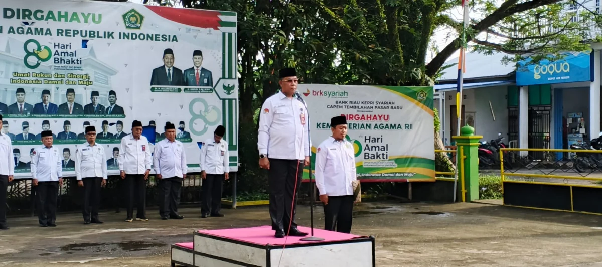Tingkatkan Kedisiplinan dan Bijak Bermedsos, Kankemenag Inhil Gelar Upacara Bendera Rutin