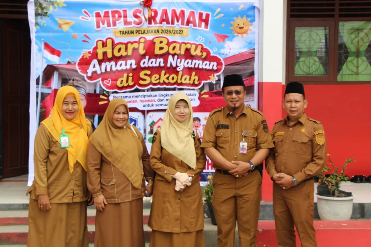 Pastikan Kondusif, Kabid SD Disdik Inhil Pantau Langsung Hari Pertama Sekolah dan MPLS di Tembilahan