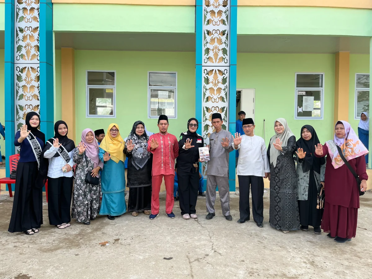 Sosialisasi Anti Bullying di MIN Indragiri Hilir, Dr. Titin Triana Ajak Siswa Ciptakan Lingkungan Sekolah yang Aman dan Nyaman